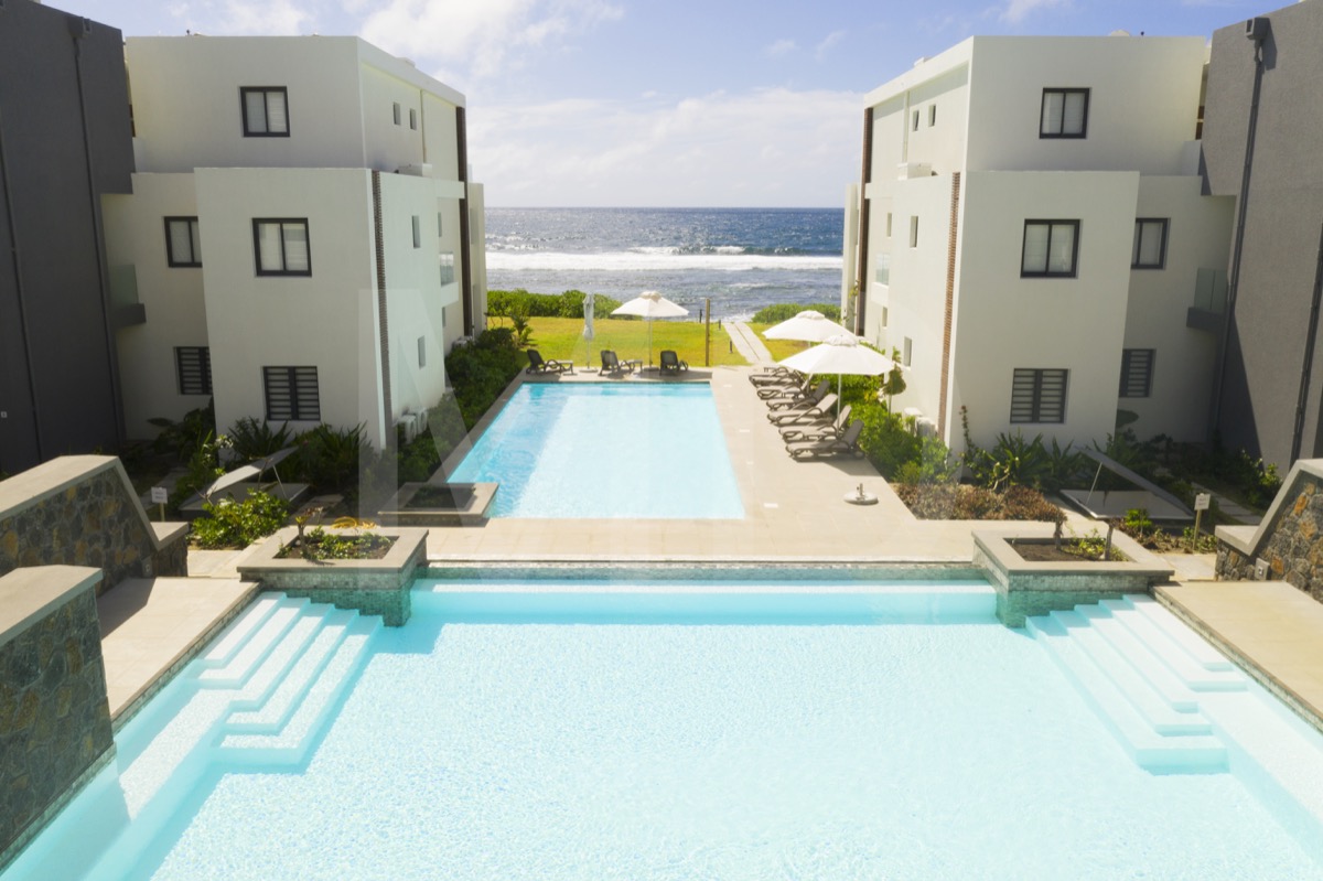 White&Blue Beachfront con piscina privata con giardino, Wifi gratuito