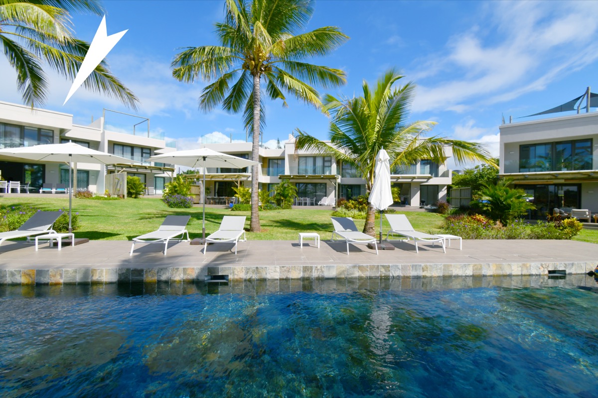 Barachois Luxury Seafront Apartment private and shared pool in Mauritius to rent