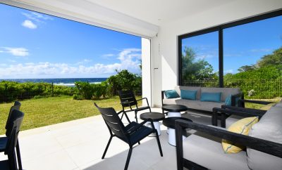 White&Blue Beachfront with private garden pool, Free Wifi